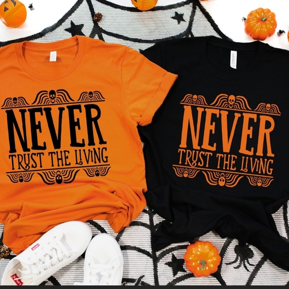 Never trust the living Halloween 🎃 style top - Picture 1 of 3